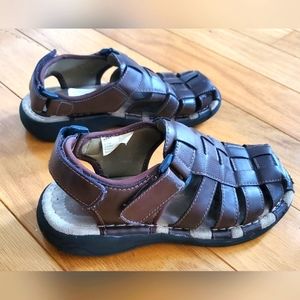 Boys sandals size 3 Big Kids